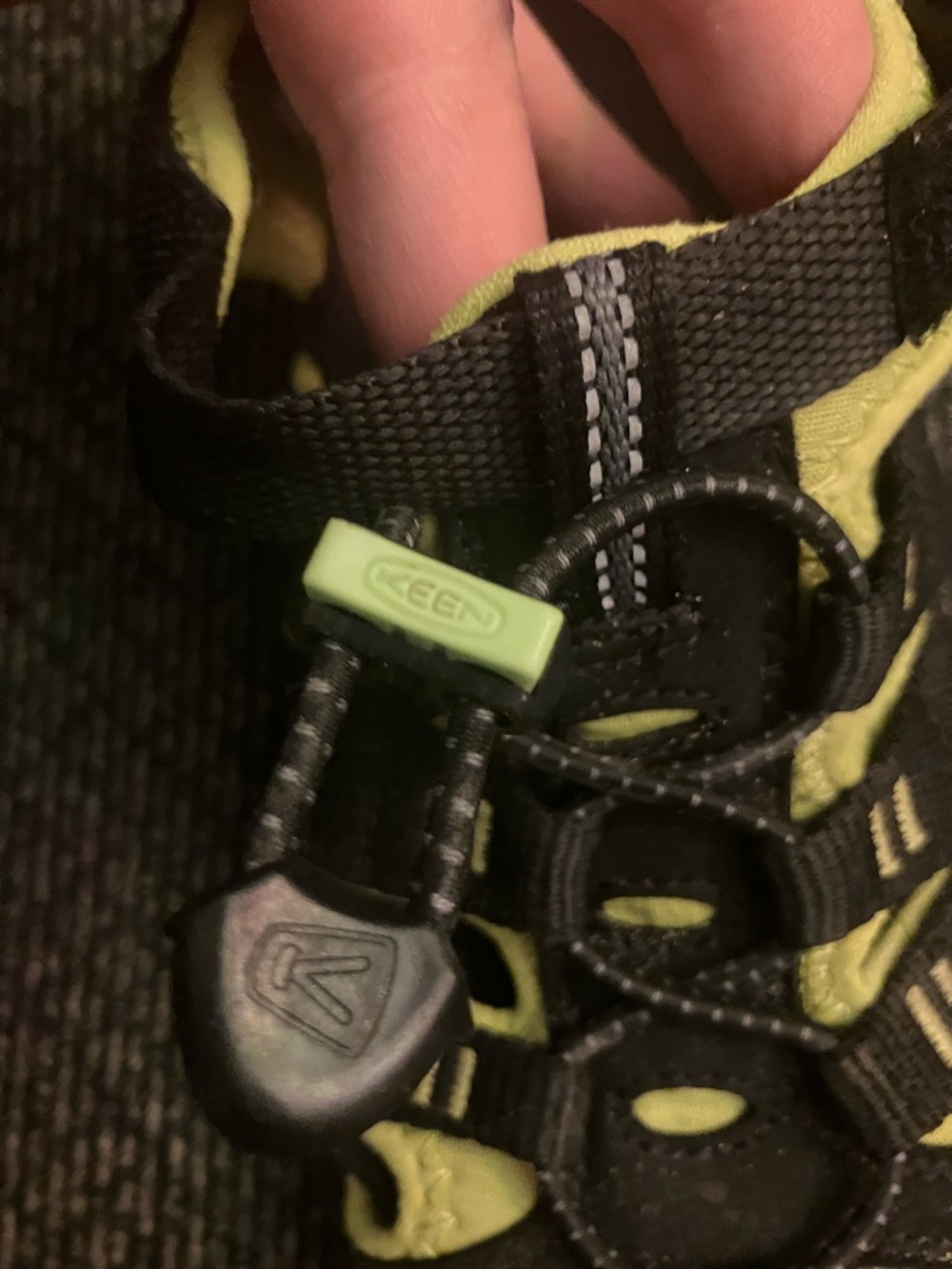 Keen Big Kids' Newport H2 sandal black and green quick-dry water shoe size 2 - Picture 10 of 12